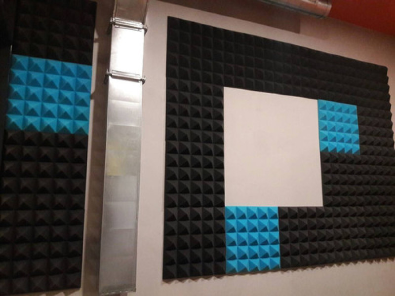 Ecosound Pyramid Velvet Dark green acoustic foam panel 250x250x25mm